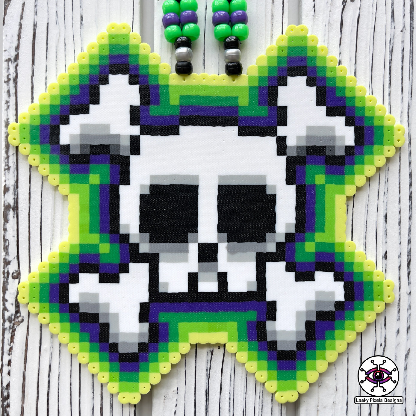 Collar Perler de calavera y tibias cruzadas