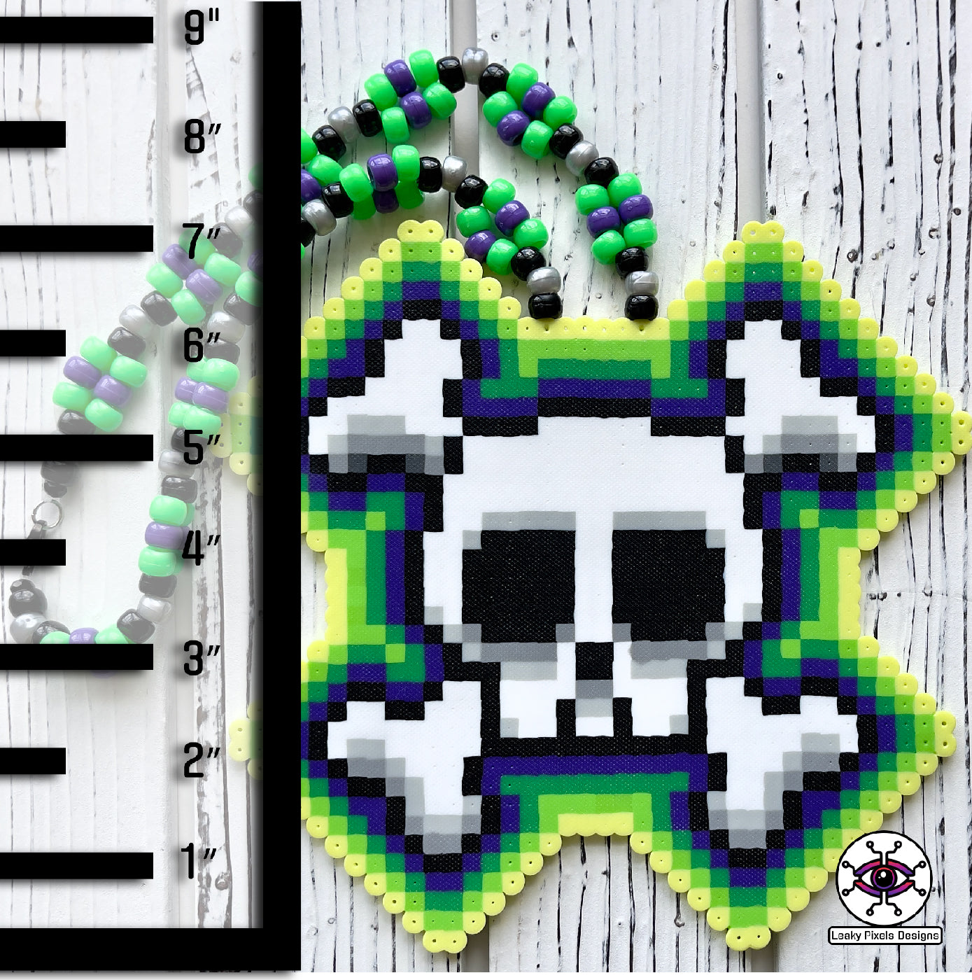 Perler Halskette mit Totenkopf und gekreuzten Knochen